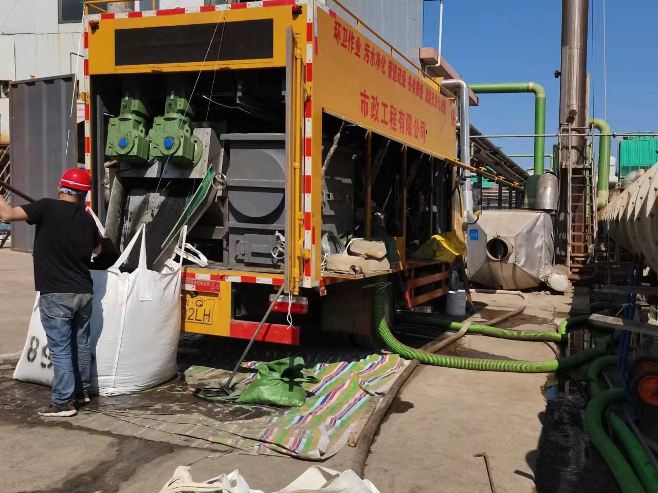 容县淤泥压干处理