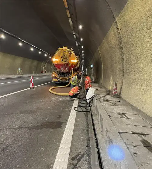 容县隧道排水渠清淤